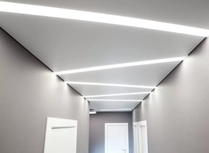 Натяжные потолки с подсветкой внтури